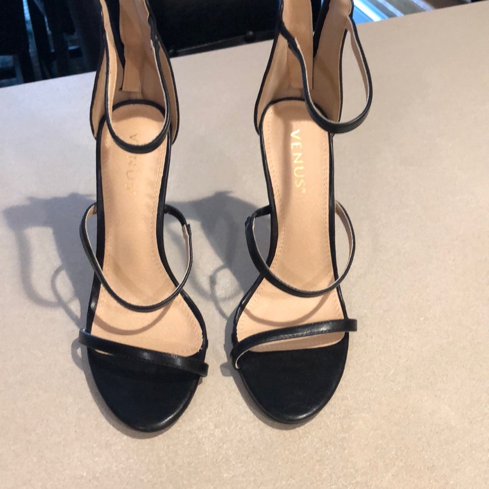 Black sandals size 7 1/2